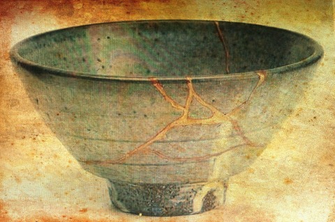 bowl, cracks filled with gold, Japanese, wabi wabi